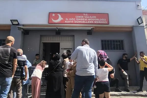 T.C. İzmir Valiliği İl Göç İdaresi Müdürlüğü Kayıt Güncelleme Merkezi - Resim 7