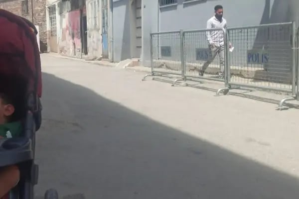 T.C. İzmir Valiliği İl Göç İdaresi Müdürlüğü Kayıt Güncelleme Merkezi - Resim 5