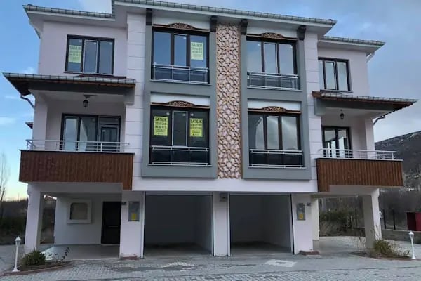 ZİRVE EMLAK AKŞEHİR - Resim 2