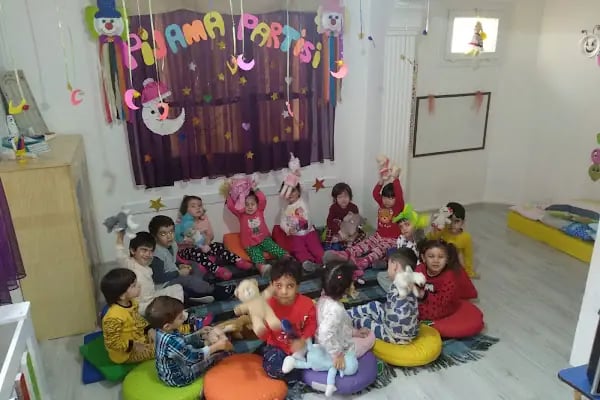 Özel Hayaller Vagonu Gündüz Bakım Evi - Resim 2