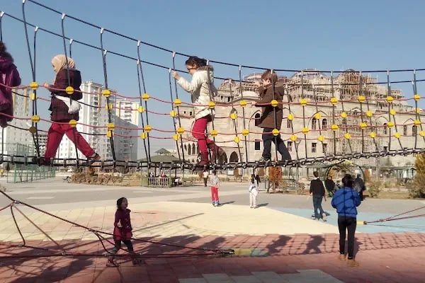 Akkent Meydan Parkı - Resim 15