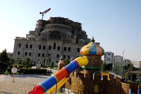 Akkent Meydan Parkı - Resim 6