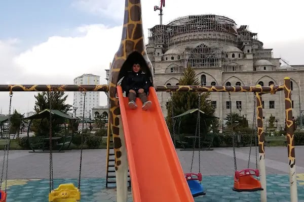 Akkent Meydan Parkı - Resim 13