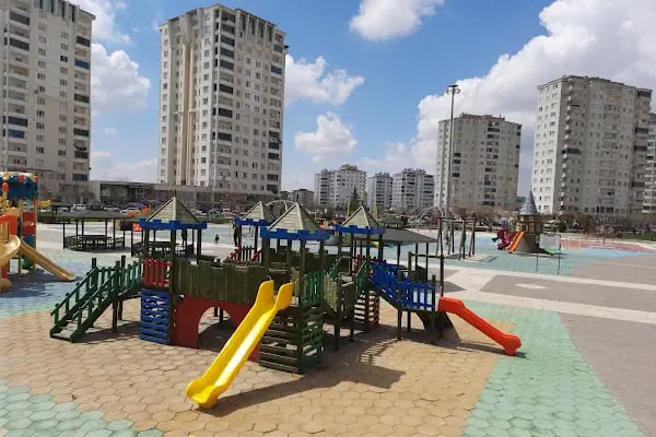 Akkent Meydan Parkı - Resim 3
