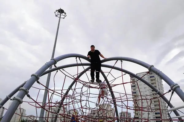 Akkent Meydan Parkı - Resim 12