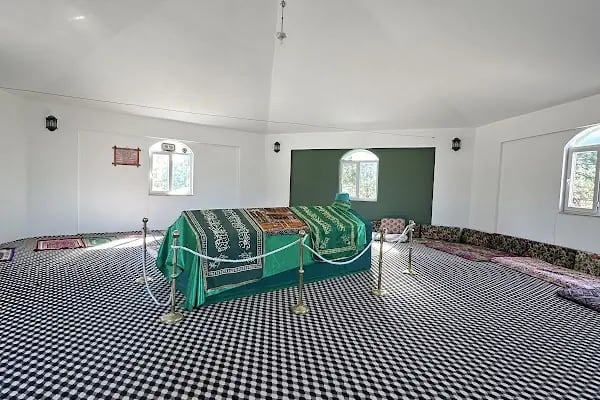 Yarendede Türbesi - Resim 11