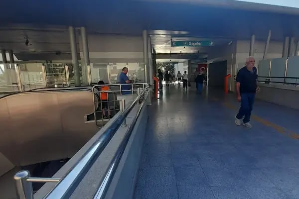 İzban Bayraklı İstasyonu - Resim 12