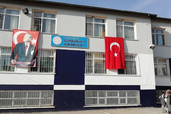 Cumhuriyet İlkokulu - Resim 1