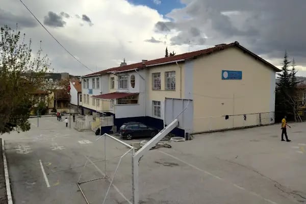 Cumhuriyet İlkokulu - Resim 2