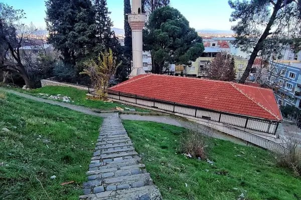 Hâki Baba Camii ve türbesi - Resim 2
