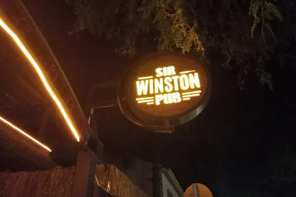 Sir Winston Pub Buca - Resim 12