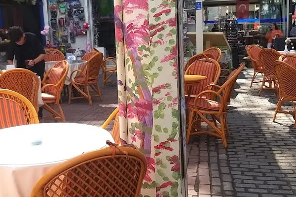 Cafe La Fontaine - Resim 2