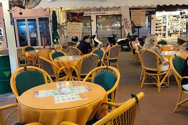 Cafe La Fontaine - Resim 3