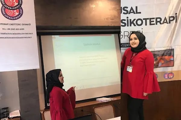 Psikolog Nazlı Melek AKÇA - Resim 2