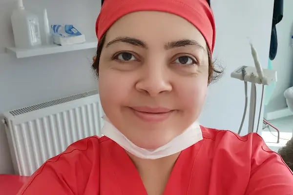 Diş Hekimi Gamze Kalli Taşdan - Resim 1
