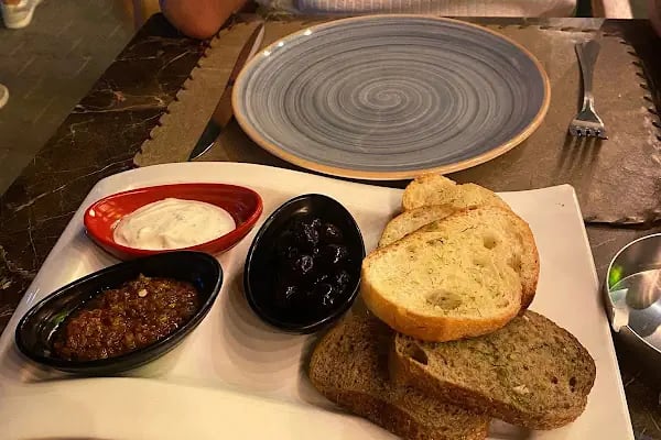 Istanbul Cafe Restaurant - Resim 4