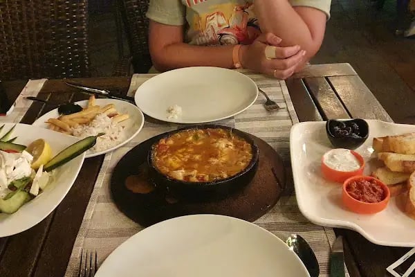 Istanbul Cafe Restaurant - Resim 17