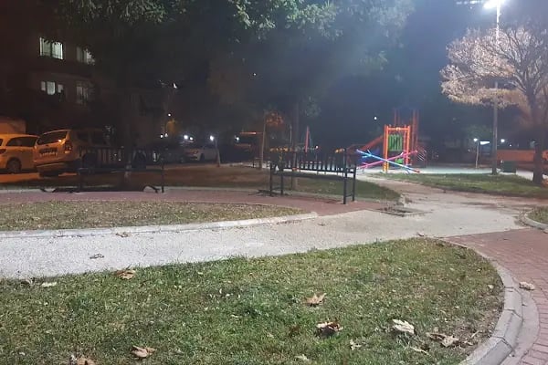 Çocuk Parki Ve Yeşil Alan - Resim 1