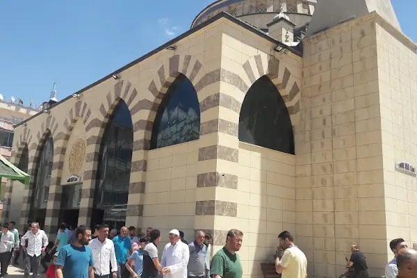 Emine Uslu Cami - Resim 17