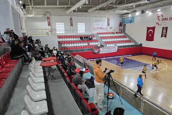 Talat Özkarslı Spor Salonu - Resim 9
