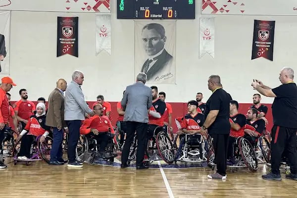 Talat Özkarslı Spor Salonu - Resim 13