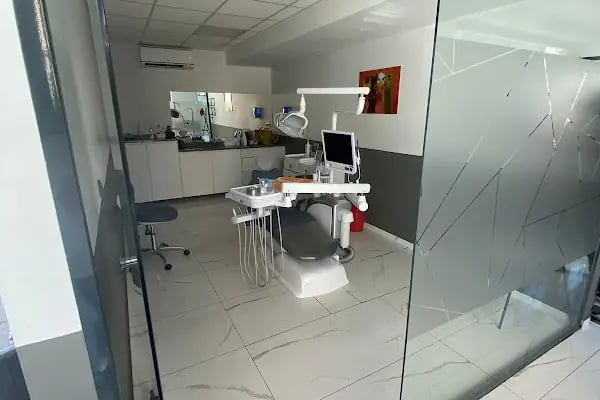 Özel İzmir Dental Klinik Ağız ve Diş Sağlığı Polikliniği - Resim 17