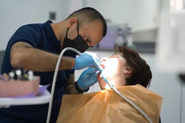 Özel İzmir Dental Klinik Ağız ve Diş Sağlığı Polikliniği - Resim 20
