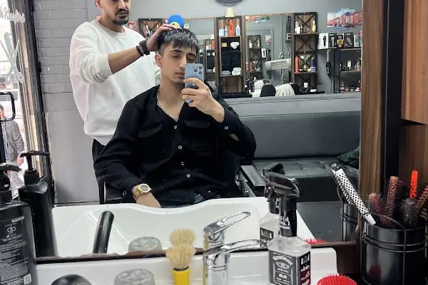 BY Barbershop - Resim 3