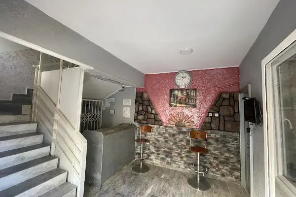 Hadrian's Gate Family Hostel - Resim 14