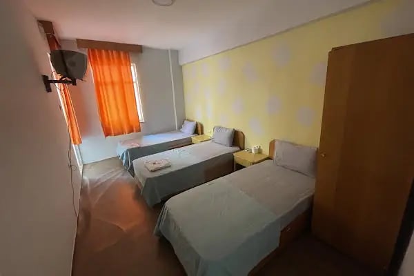 Hadrian's Gate Family Hostel - Resim 17