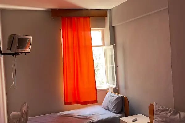 Hadrian's Gate Family Hostel - Resim 6