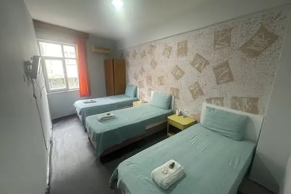 Hadrian's Gate Family Hostel - Resim 4