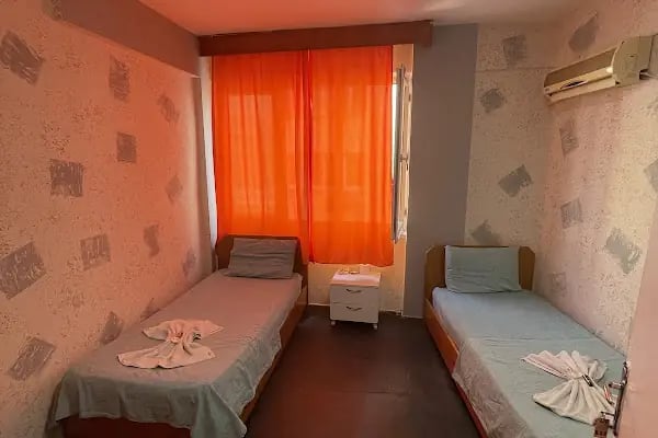 Hadrian's Gate Family Hostel - Resim 18