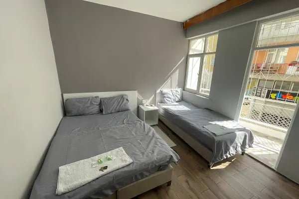 Hadrian's Gate Family Hostel - Resim 2