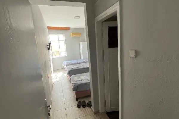 Hadrian's Gate Family Hostel - Resim 8