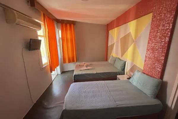 Hadrian's Gate Family Hostel - Resim 5