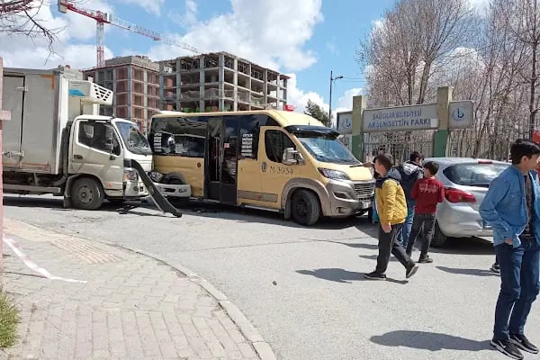 Bağcılar Belediyesi Akşemsettin Parkı - Resim 3