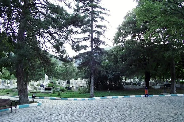 Akşehir İlçe Mezarlık - Resim 3