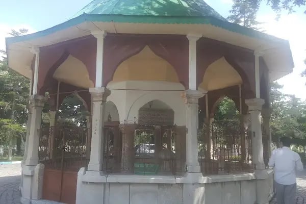 Akşehir İlçe Mezarlık - Resim 4