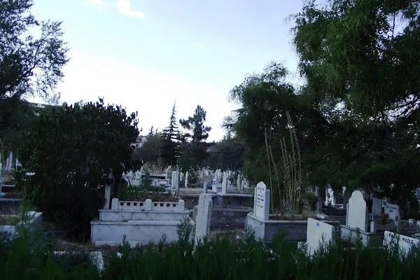 Akşehir İlçe Mezarlık - Resim 12