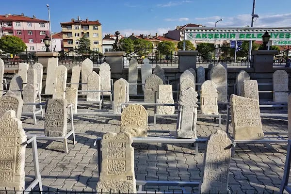 Akşehir İlçe Mezarlık - Resim 2