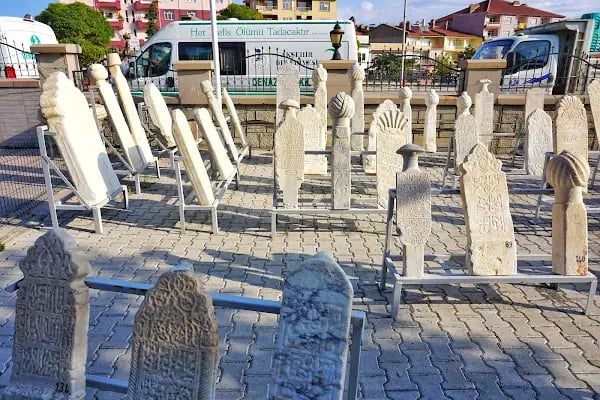 Akşehir İlçe Mezarlık - Resim 11
