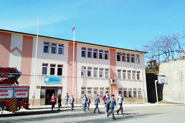 Akçaabat Akpınar Ortaokulu - Resim 1