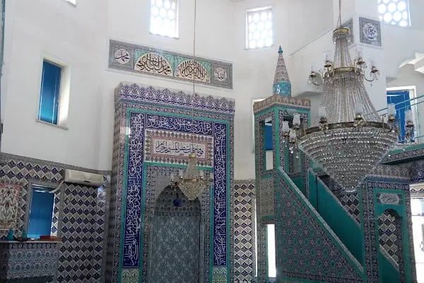 Hasan Basri Çantay Cami - Resim 11