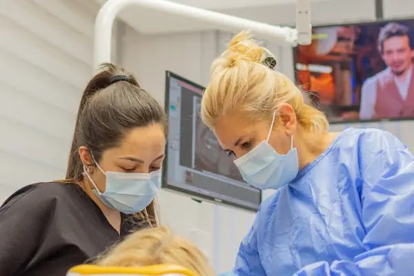 Özel Dent Ümitköy Ağız ve Diş Sağlığı Polikliniği - Resim 14