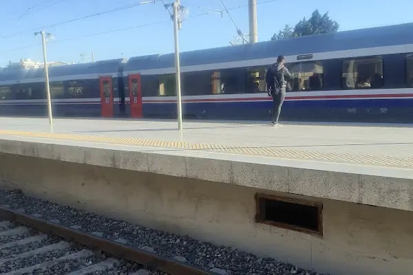 Gaziemir Tren İstasyonu - Resim 16