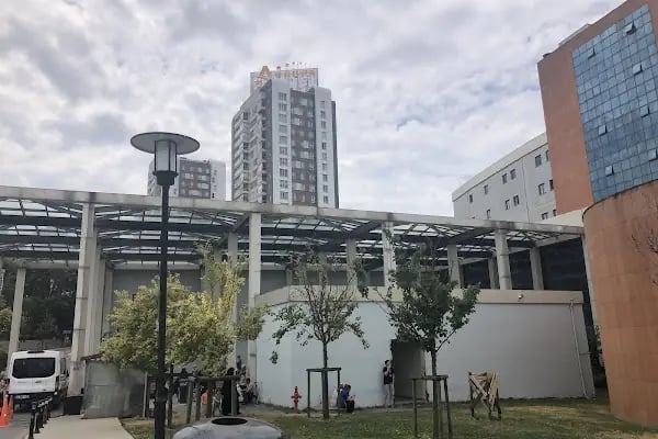 Gaziosmanpaşa Eğitim Araştırma Fizik Tedavi Rehabilitasyon Hastanesi binası - Resim 14