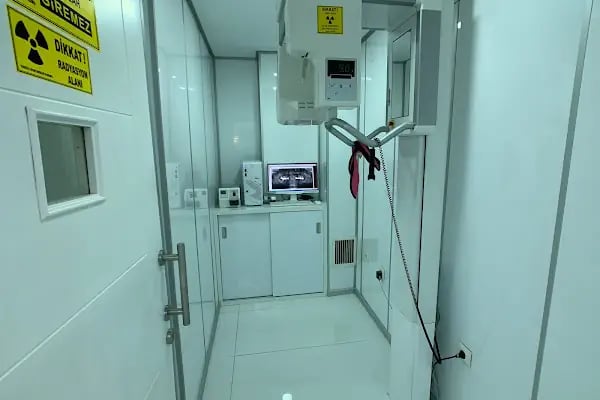 Adent Ağız Diş Sağlığı Kliniği İmplant Ve Estetik Dişhekimliği Merkezi - Resim 15