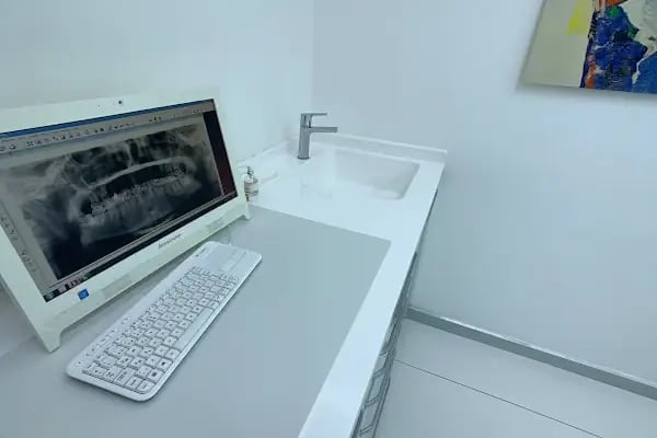 Adent Ağız Diş Sağlığı Kliniği İmplant Ve Estetik Dişhekimliği Merkezi - Resim 17