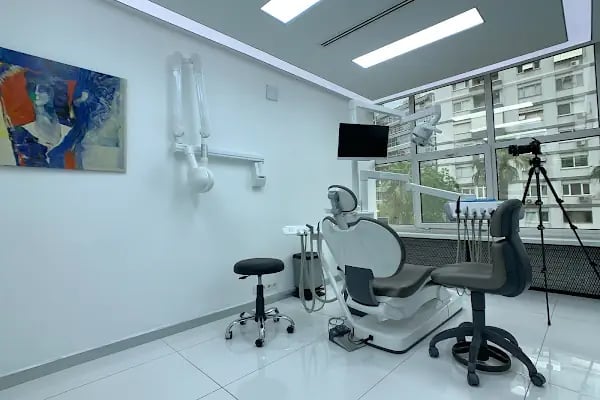 Adent Ağız Diş Sağlığı Kliniği İmplant Ve Estetik Dişhekimliği Merkezi - Resim 3